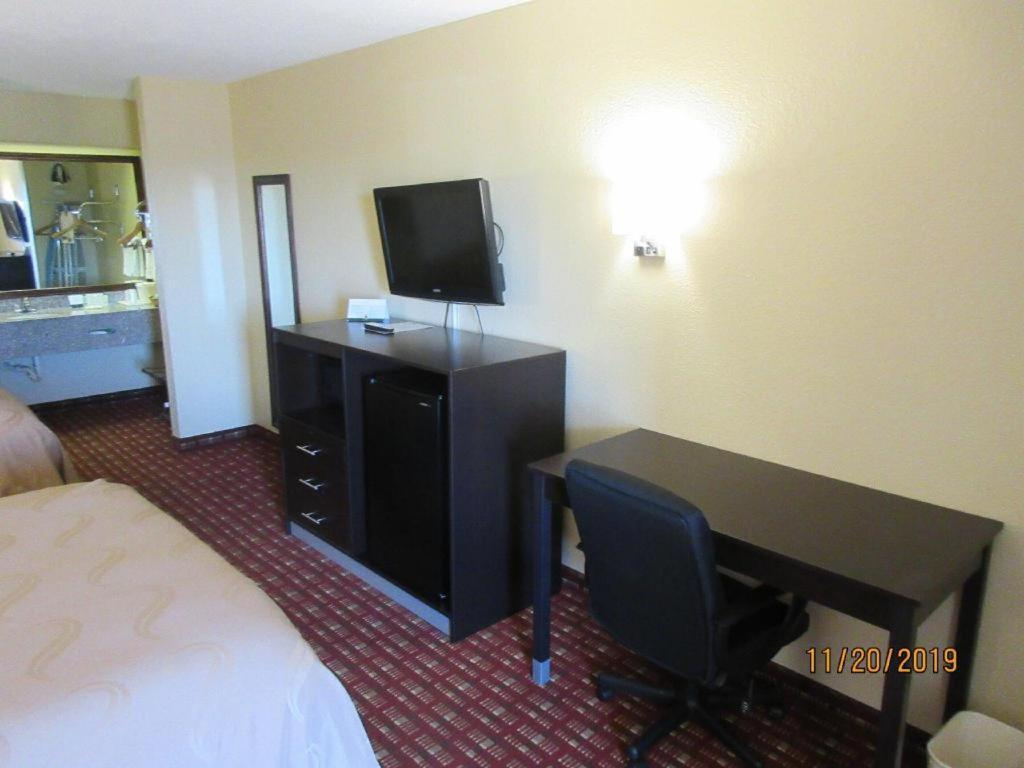 Quality Inn Andalusia Buitenkant foto