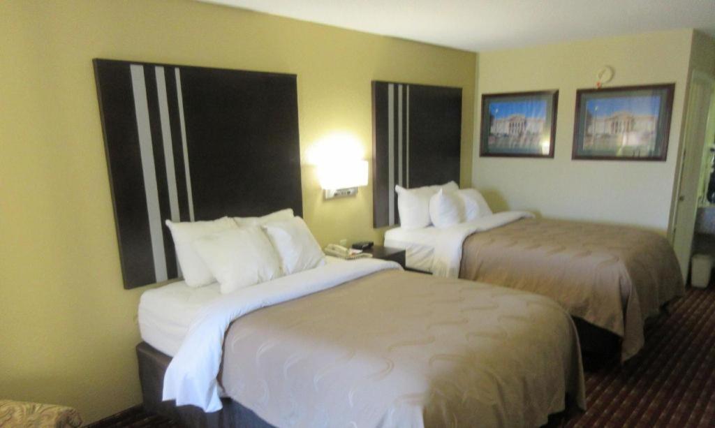 Quality Inn Andalusia Buitenkant foto
